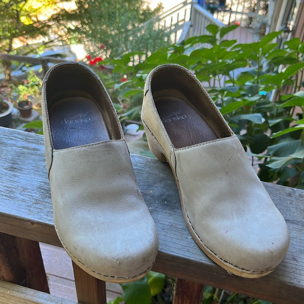 Dansko size 38 Leather Clogs